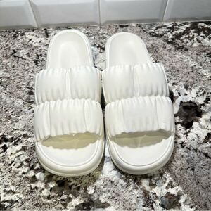 NWOT Slide Slipper Sandals Size 11